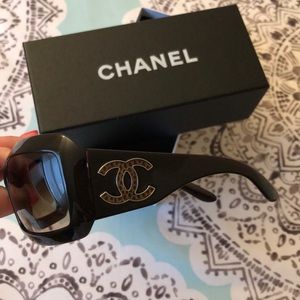 CHANEL Sunglasses